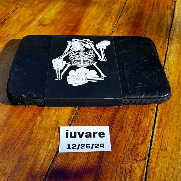 KAWS ARKITIP Incase Laptop Magazine Skeleton Case RARE 2007 - Picture 4 of 16